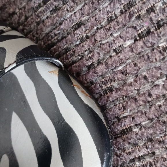 🦓Manolo Blahnik🦓 - Gray/Black Zebra Print Leather D'Orsay Pumps - Picture 16 of 16